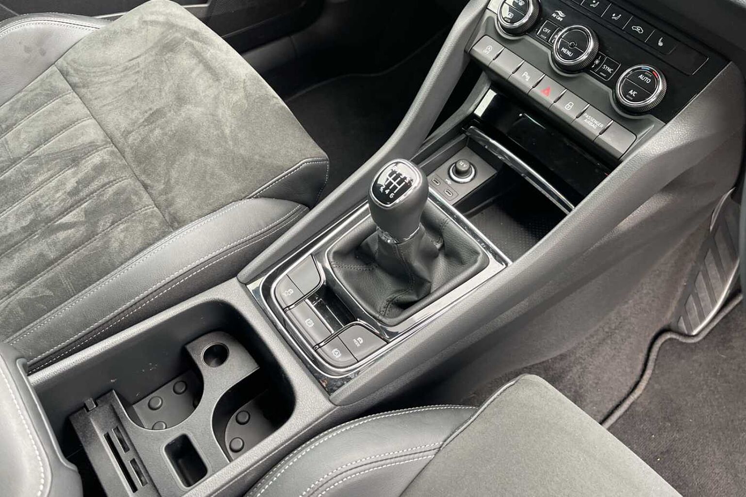 SKODA Karoq SUV 1.0 TSI (110ps) SE L